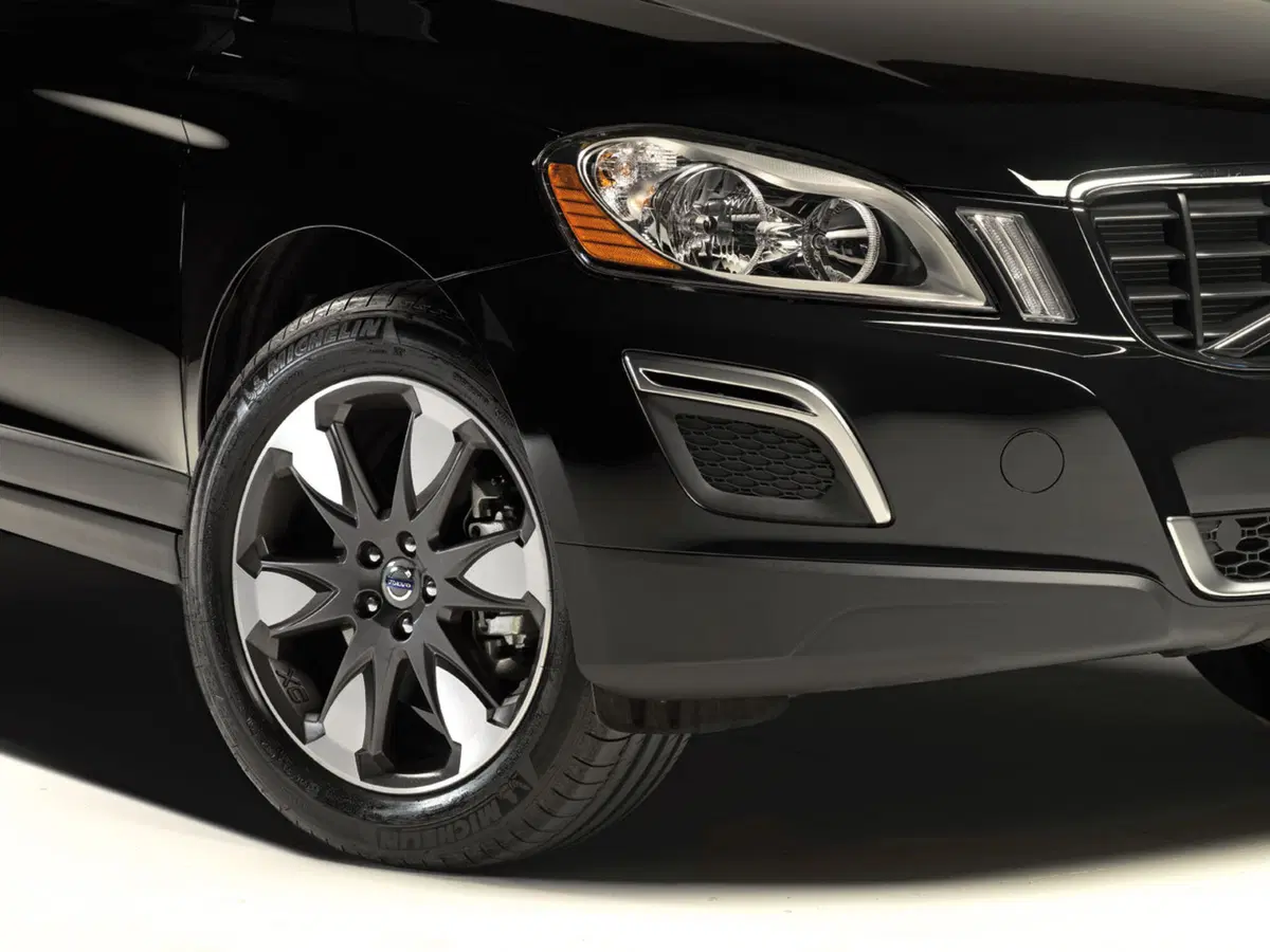 Volvo: XC60 Limited Edition e colorazioni opache (6)