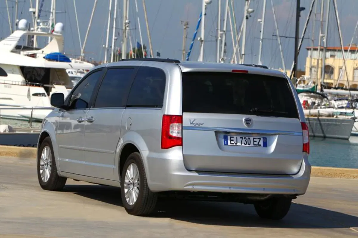 Lancia Voyager (14)