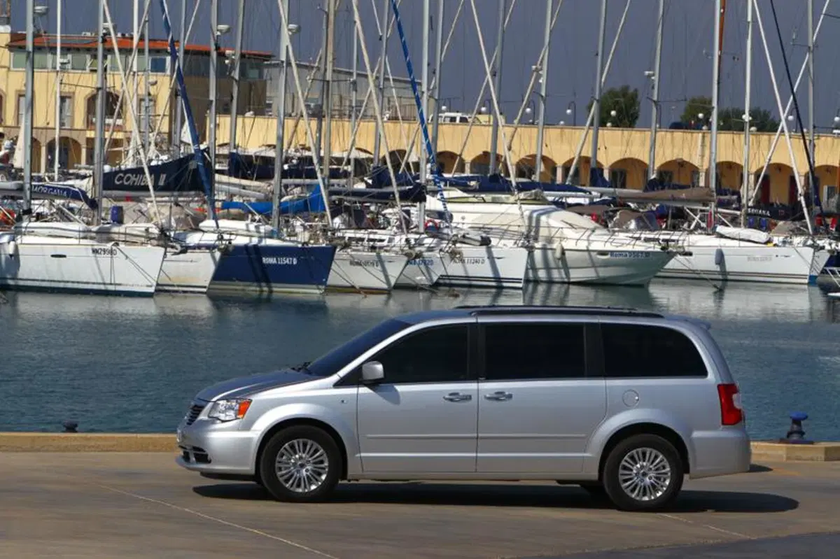 Lancia Voyager (23)