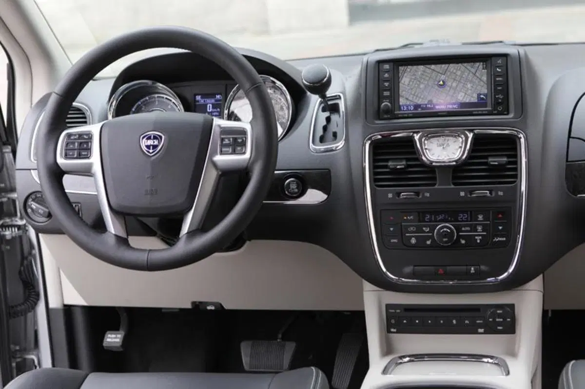 Lancia Voyager (25)