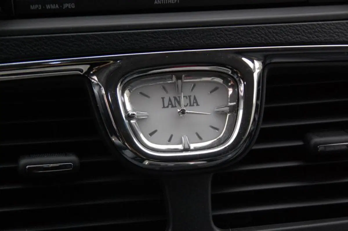 Lancia Voyager (35)