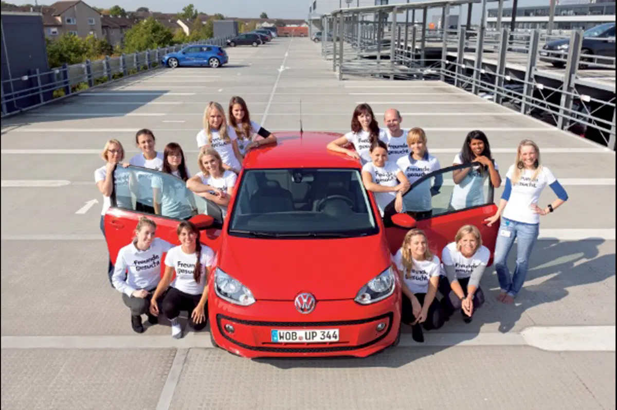Volkswagen Up! In 16 a bordo per un record