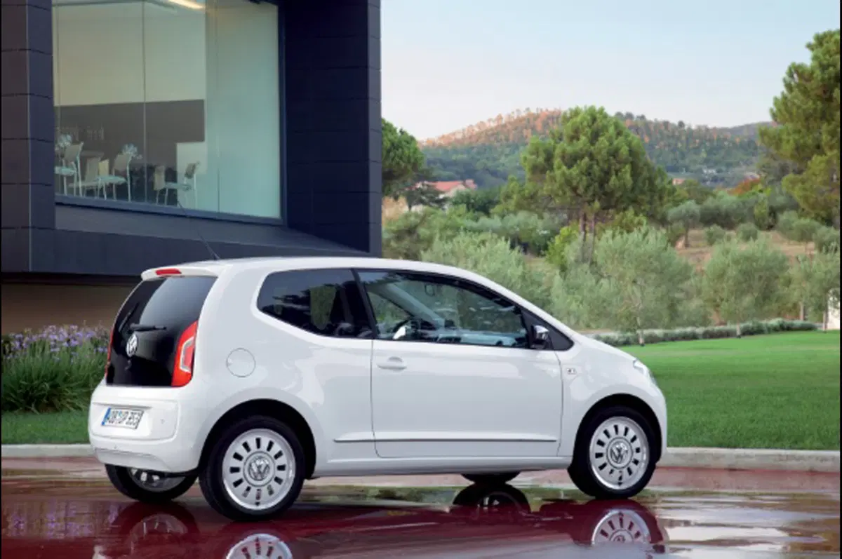 Volkswagen Up! In 16 a bordo per un record (5)