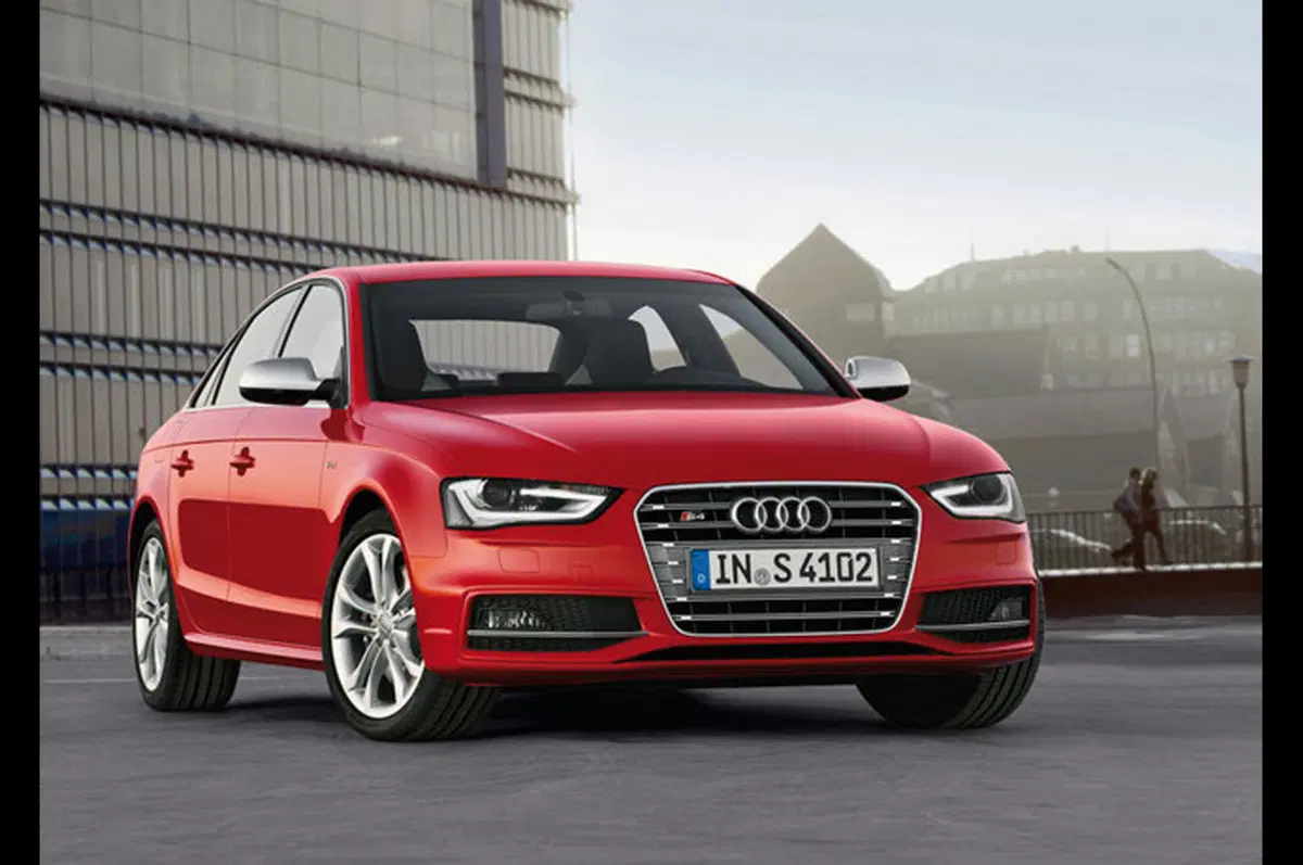 Audi A4 restyling (25)