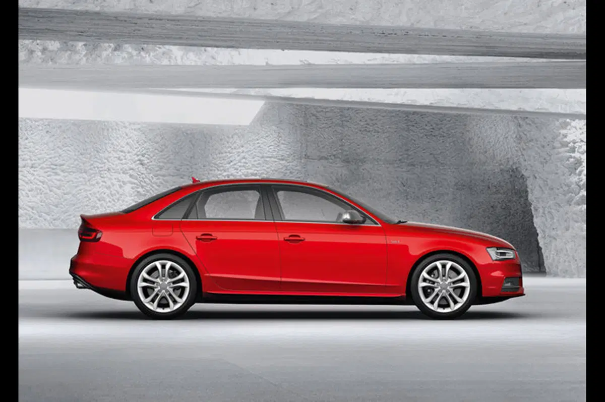Audi A4 restyling (26)