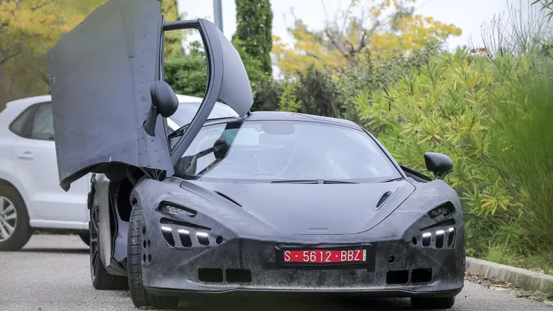 McLaren P14: nuovi test per l'erede della 650S
