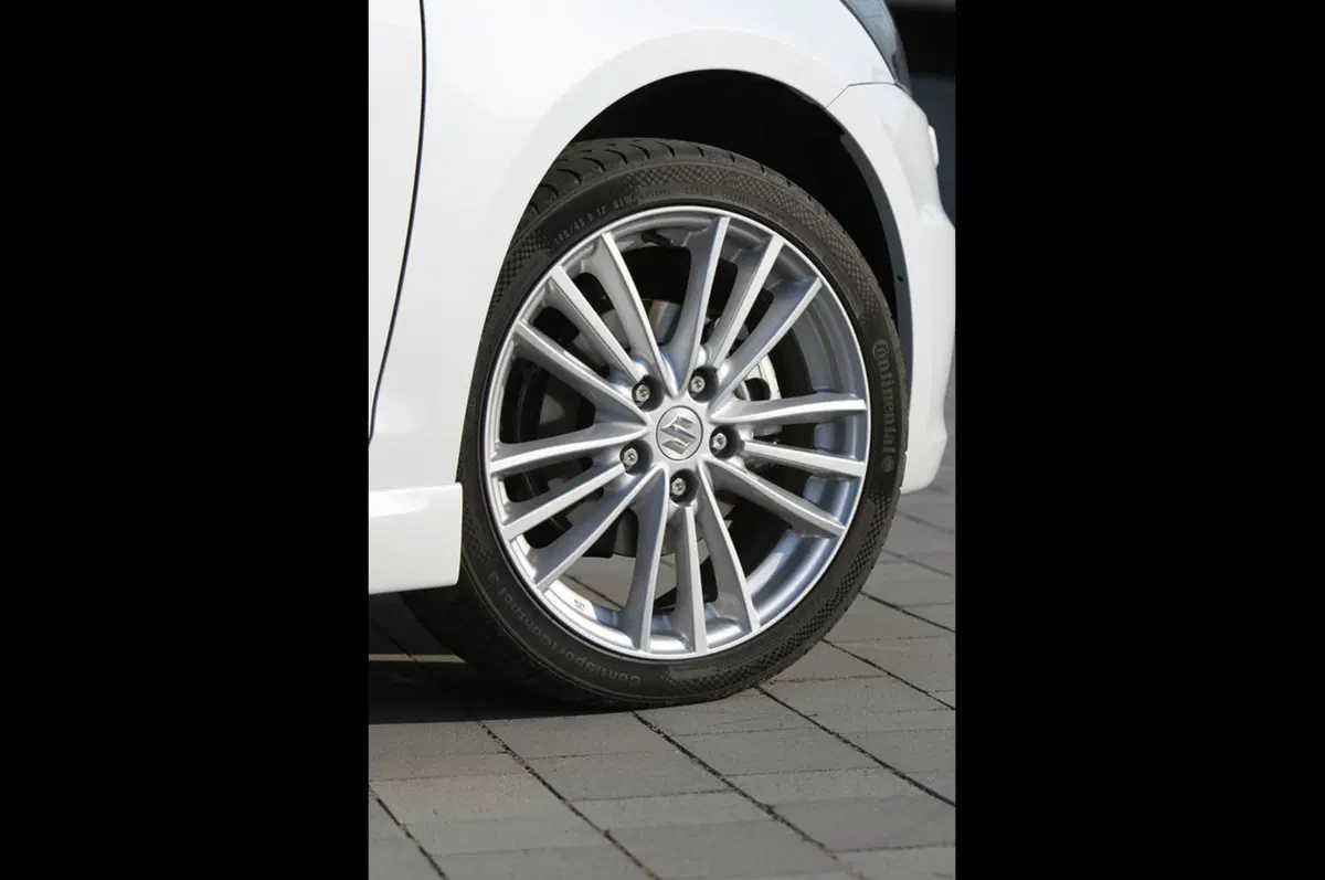 Suzuki Swift Sport: listino prezzi (10)