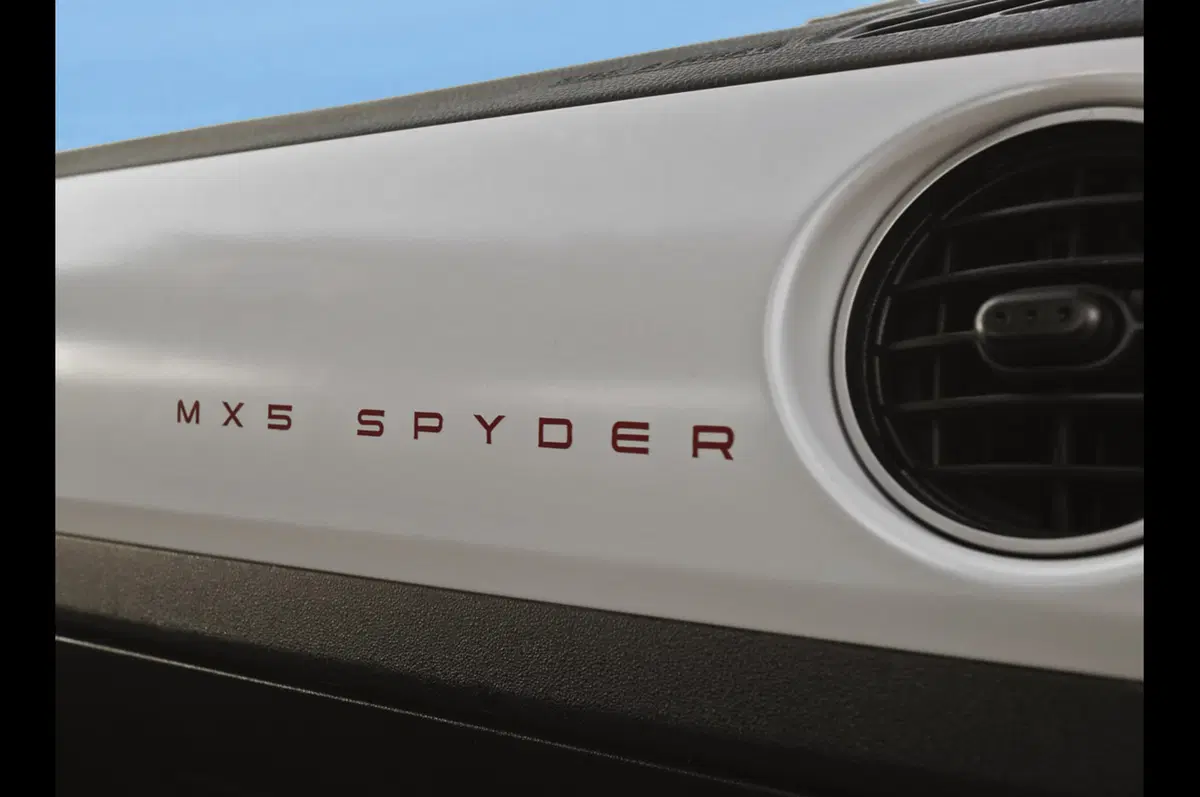 Mazda MX-5 Spyder Concept (5)