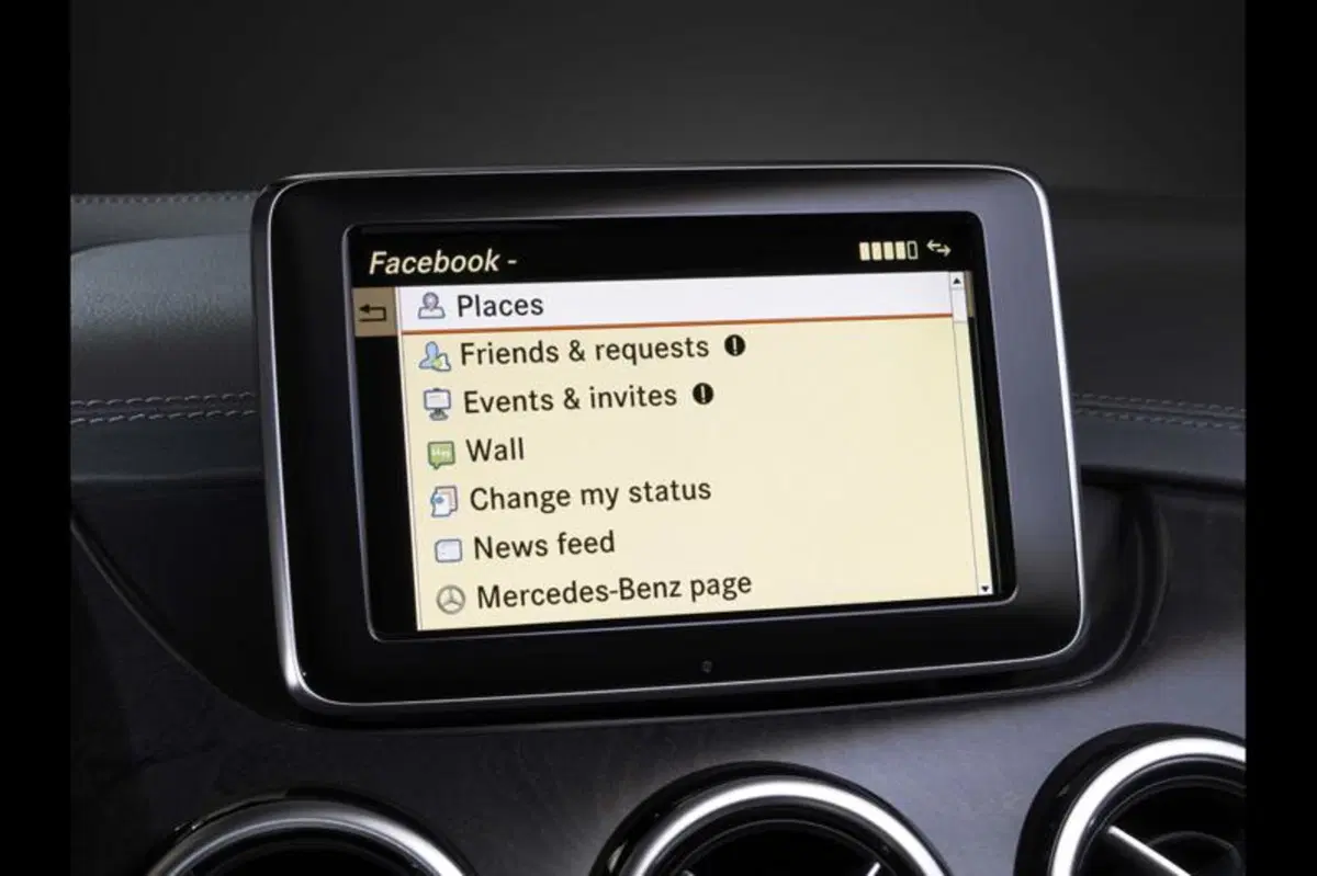 Mercedes-Benz: sempre connessi (8)