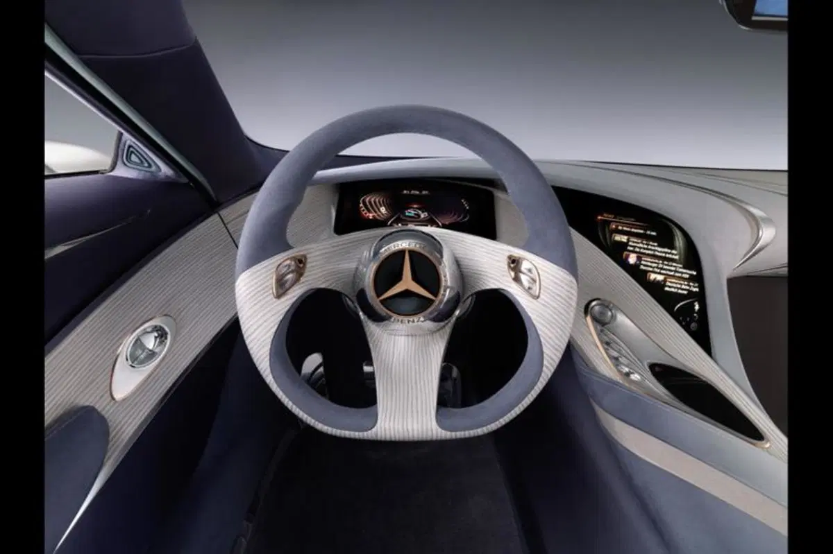 Mercedes-Benz: sempre connessi (27)
