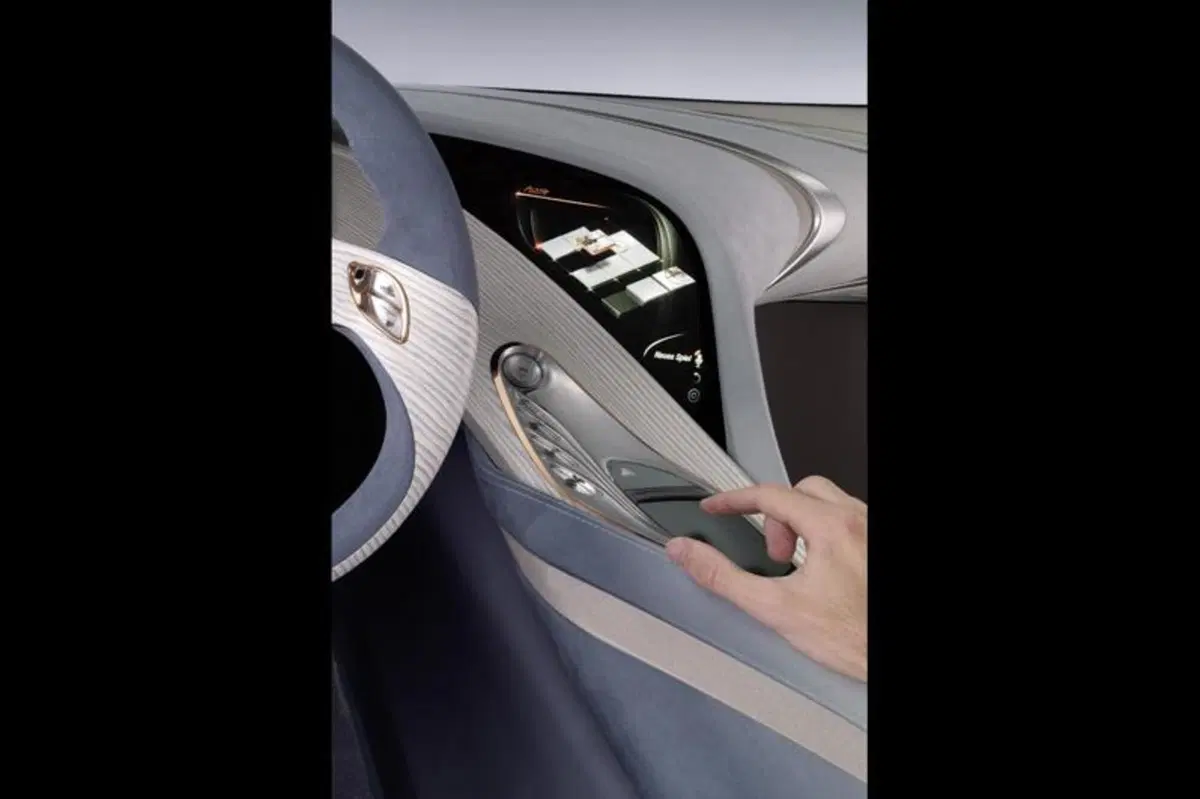 Mercedes-Benz: sempre connessi (30)