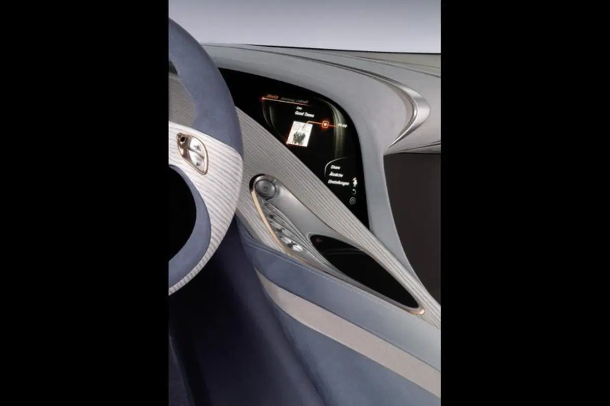 Mercedes-Benz: sempre connessi (31)