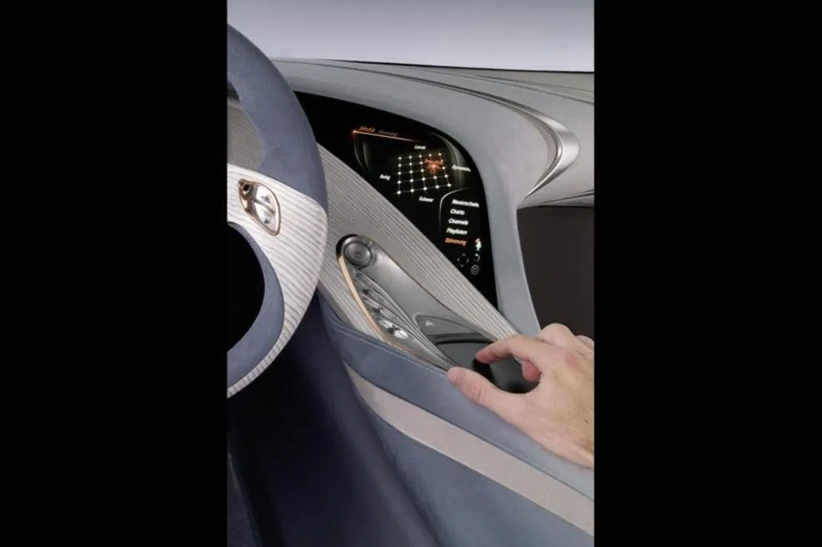 Mercedes-Benz: sempre connessi (34)