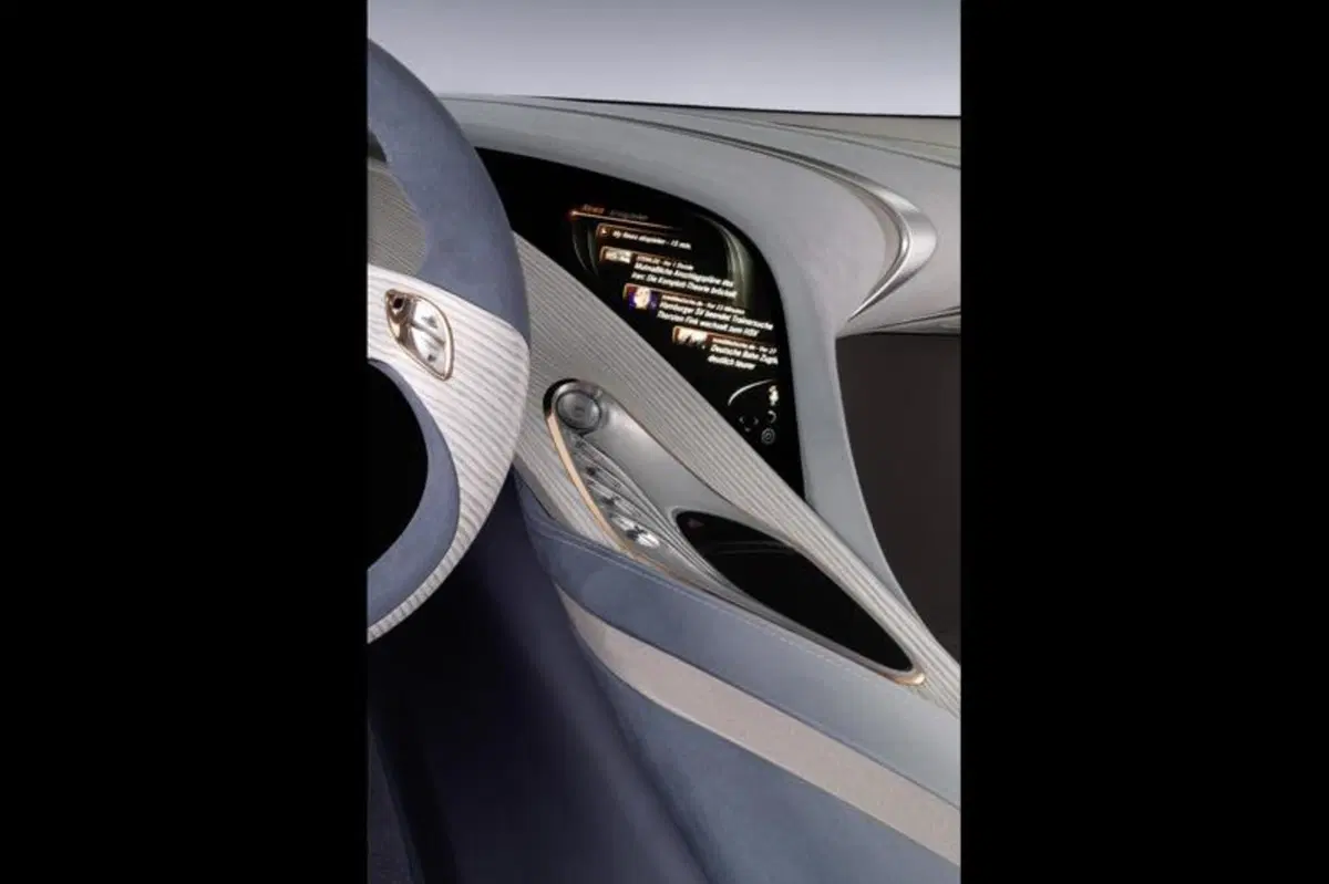 Mercedes-Benz: sempre connessi (35)