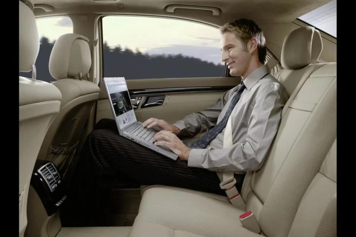 Mercedes-Benz: sempre connessi (42)