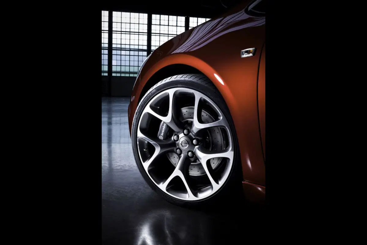 Opel Astra OPC (3)