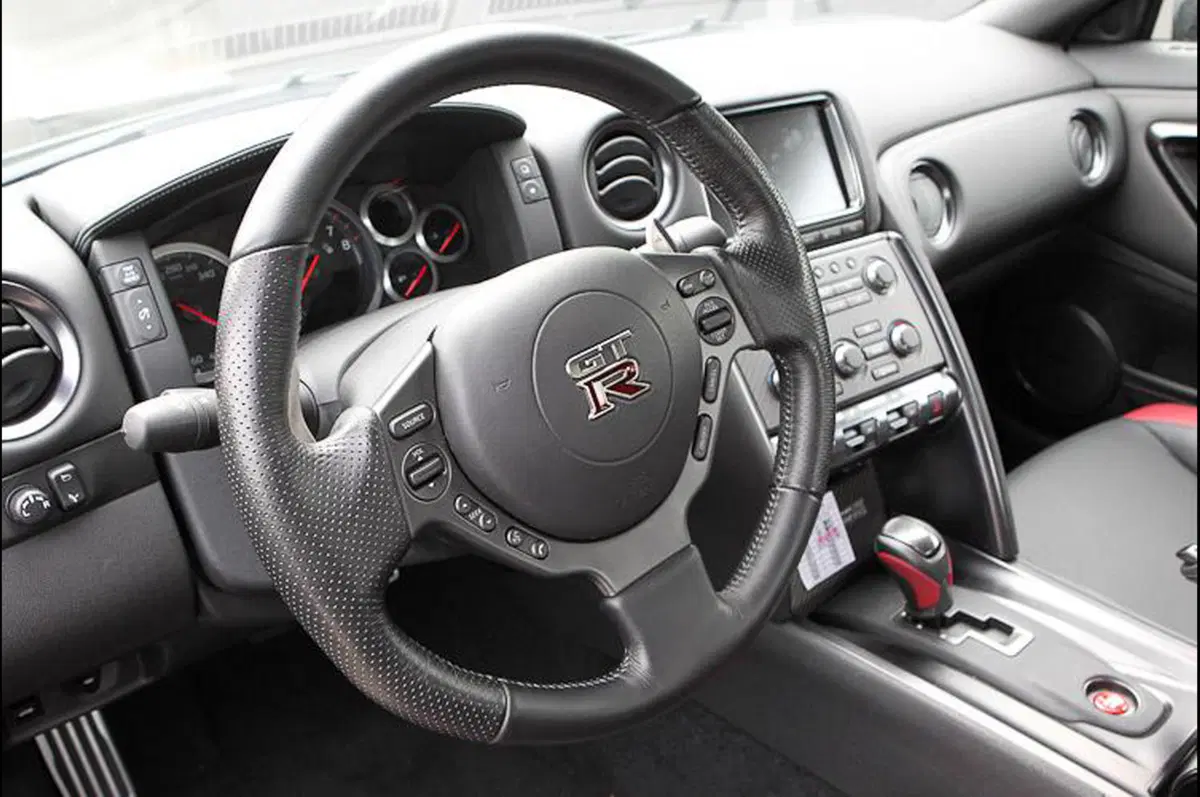 Nissan GT-R Model Year 2012 (3)
