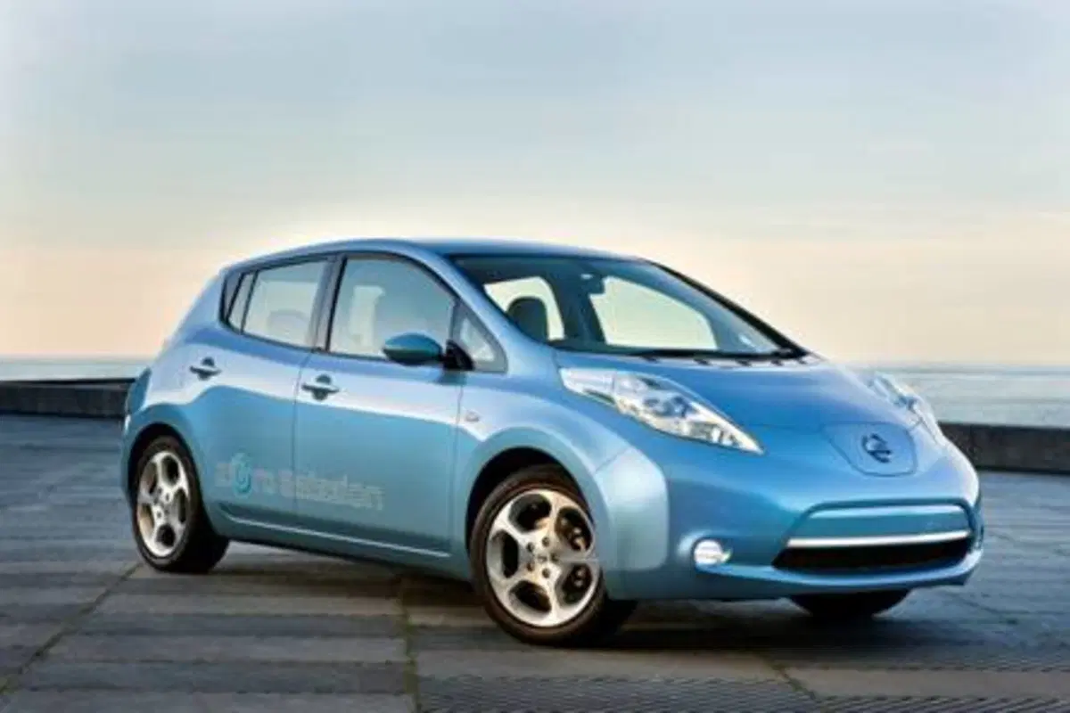 Nissan LEAF: annunciati i prezzi italiani (8)