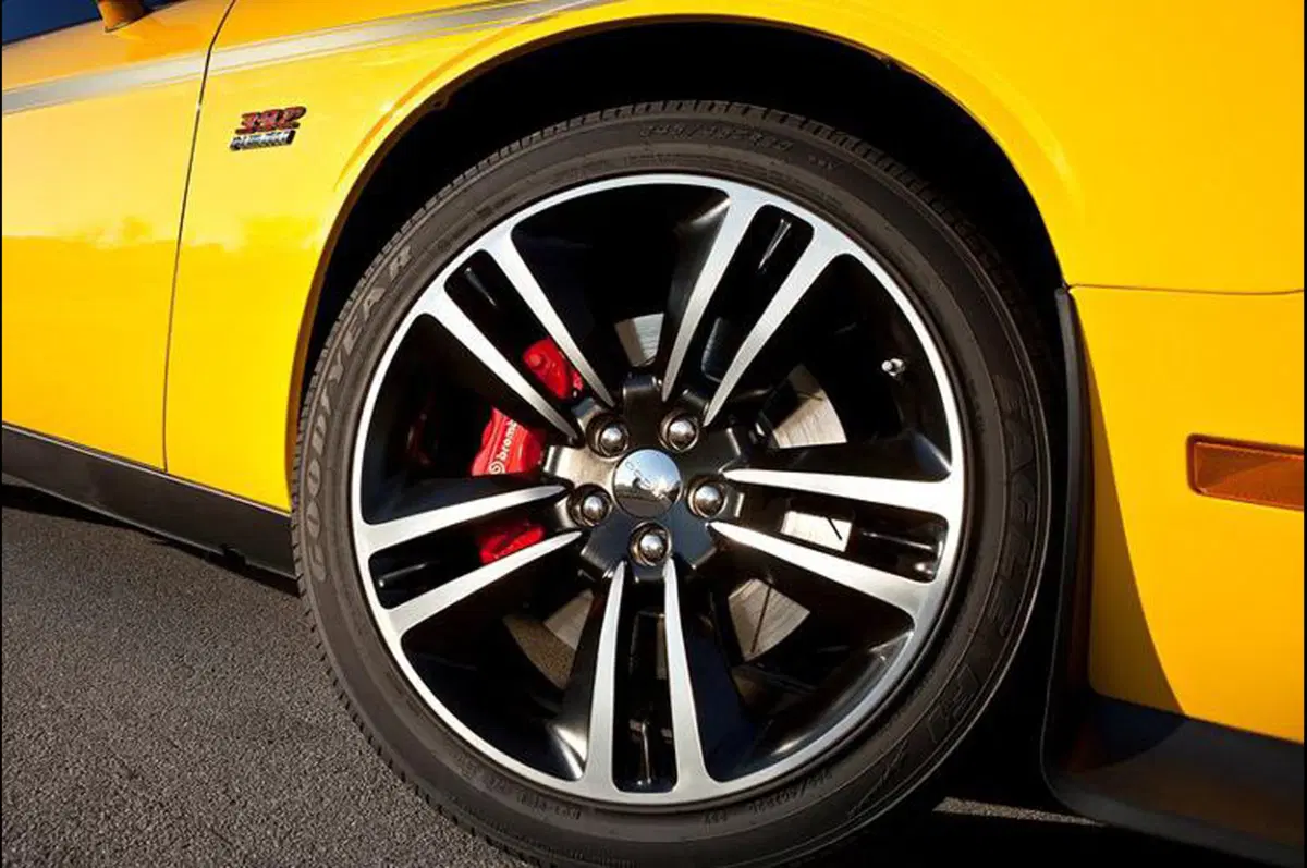 Dodge Challenger SRT8 392 Yellow Jacket (8)