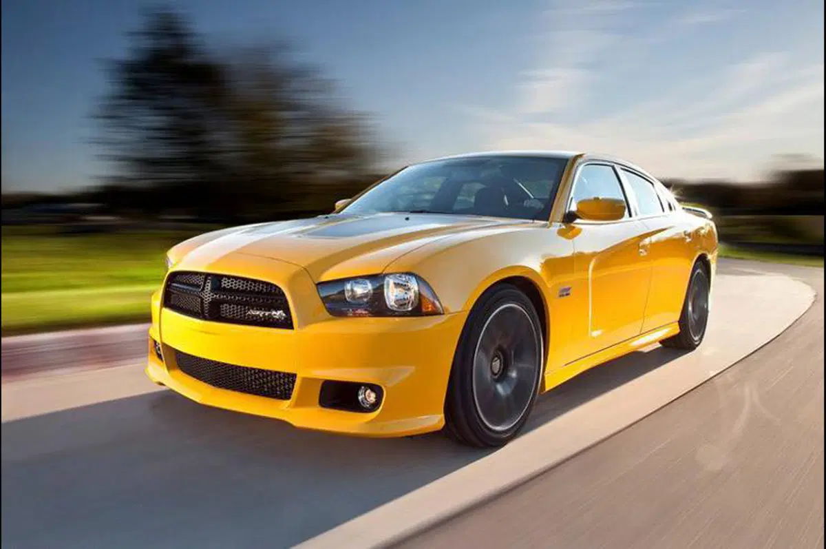 Dodge Charger SRT8 Super Bee (2)
