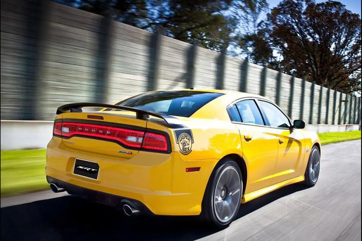 Dodge Charger SRT8 Super Bee (3)