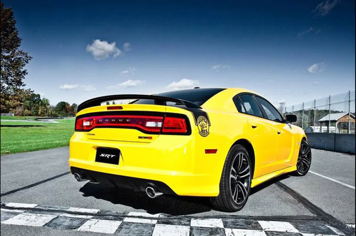 Dodge Charger SRT8 Super Bee (7)