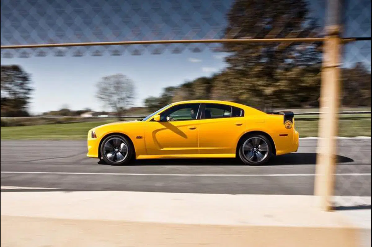 Dodge Charger SRT8 Super Bee (9)