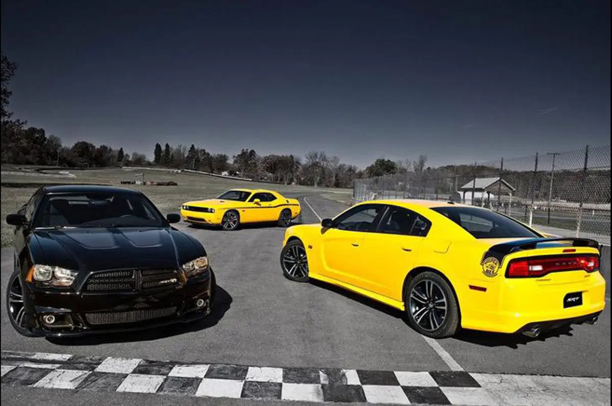Dodge Charger SRT8 Super Bee (13)