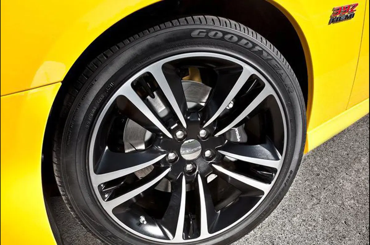 Dodge Charger SRT8 Super Bee (15)