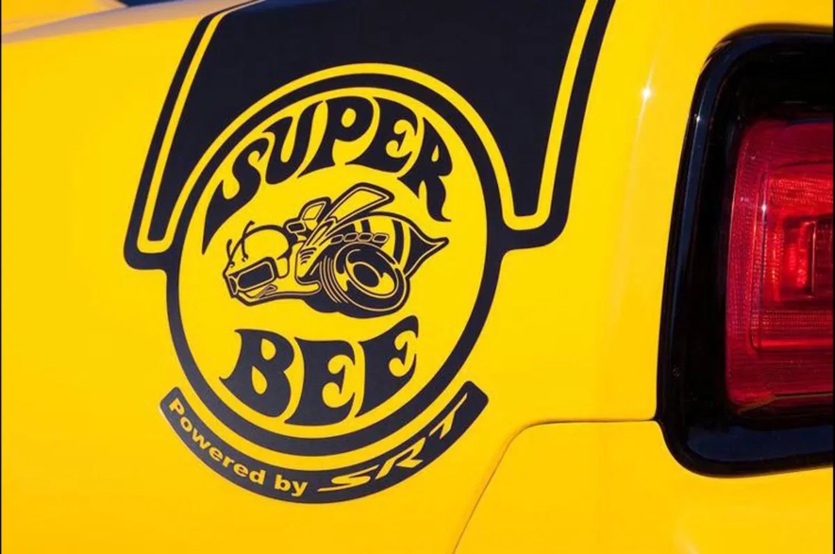 Dodge Charger SRT8 Super Bee (16)