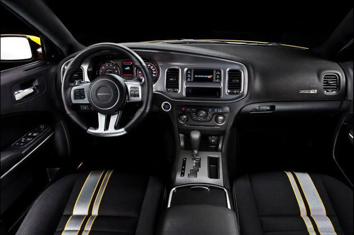 Dodge Charger SRT8 Super Bee (17)