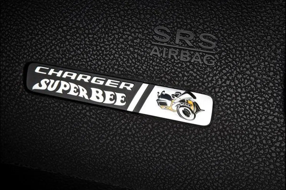 Dodge Charger SRT8 Super Bee (21)