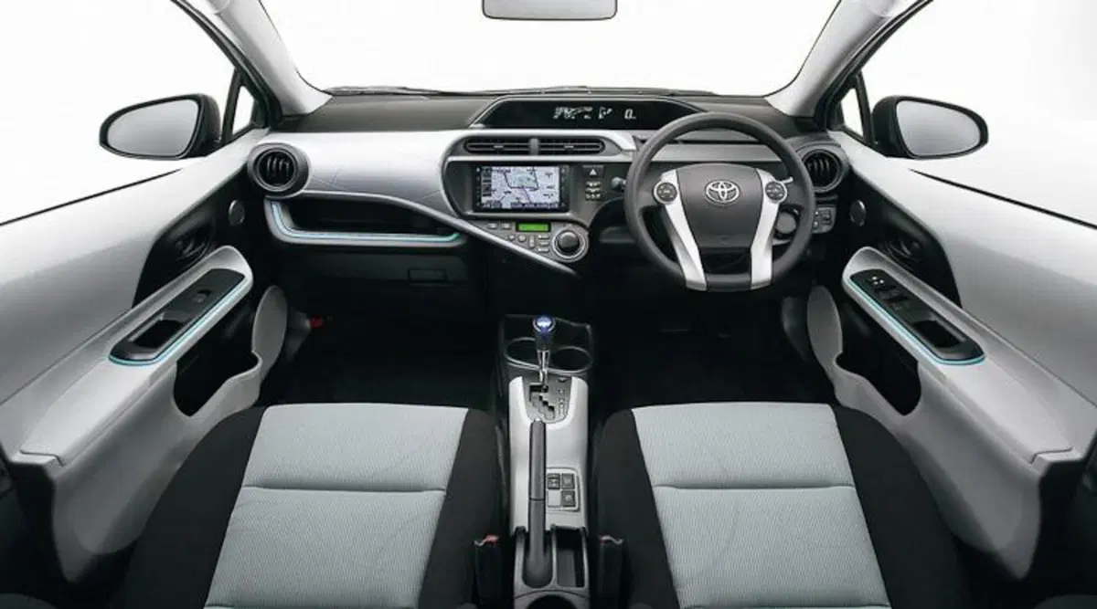 Toyota Aqua (3)