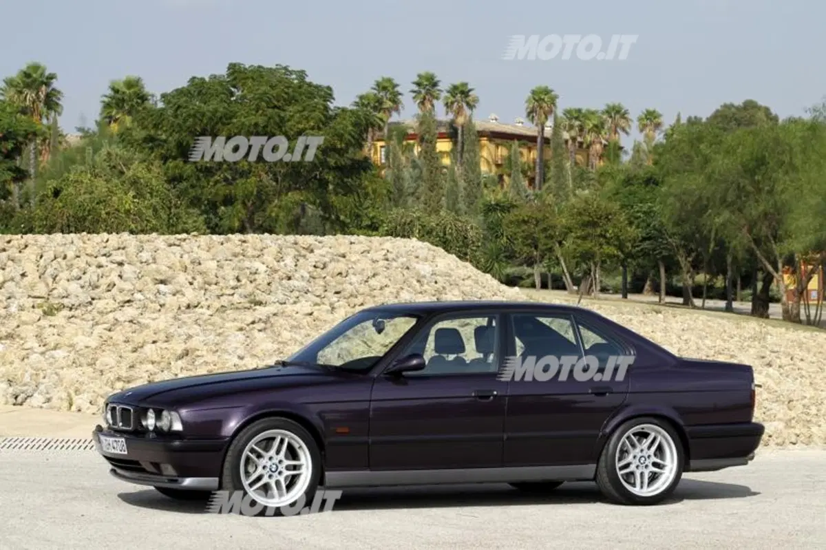 BMW M5: una storia lunga 5 generazioni (10)