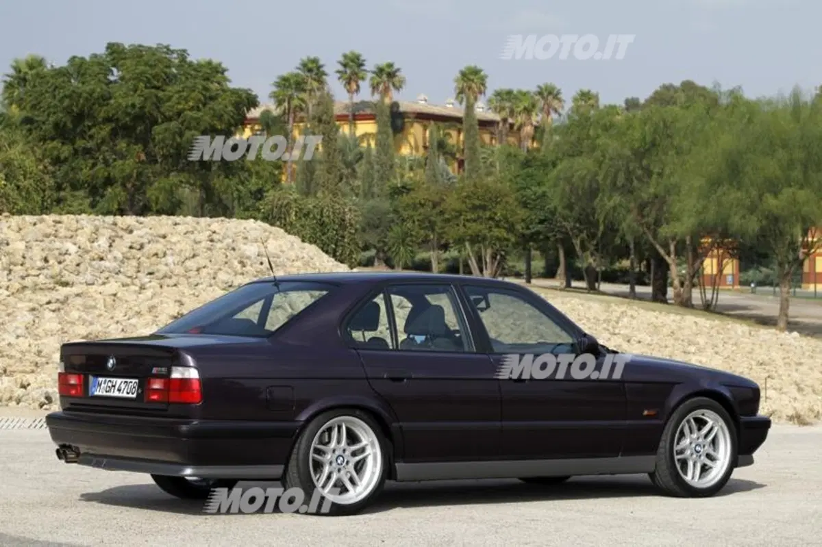 BMW M5: una storia lunga 5 generazioni (11)