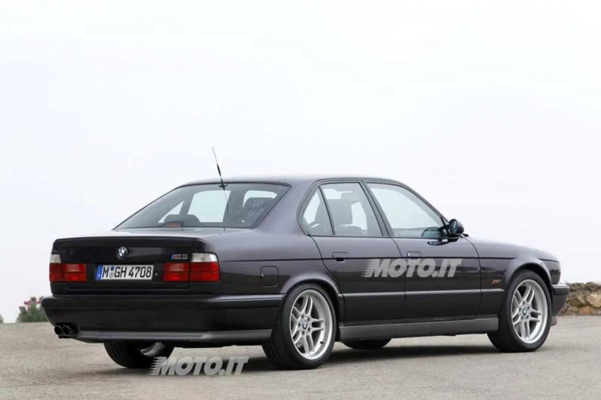 BMW M5: una storia lunga 5 generazioni (12)