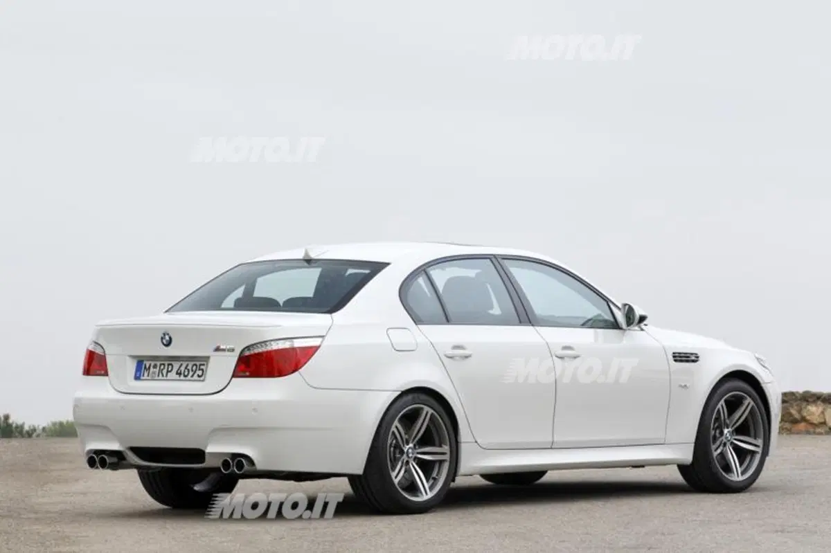 BMW M5: una storia lunga 5 generazioni (19)
