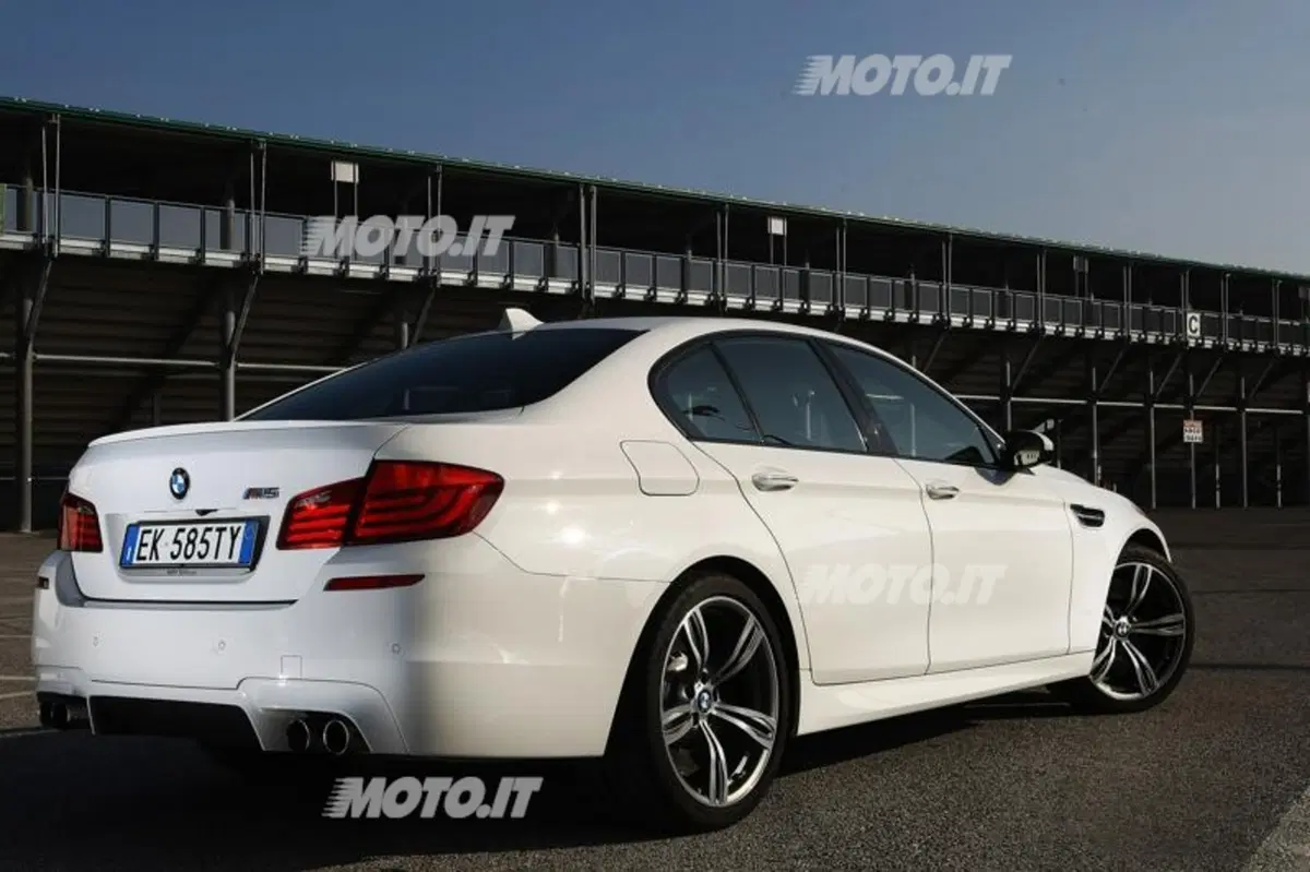 BMW M5: una storia lunga 5 generazioni (21)