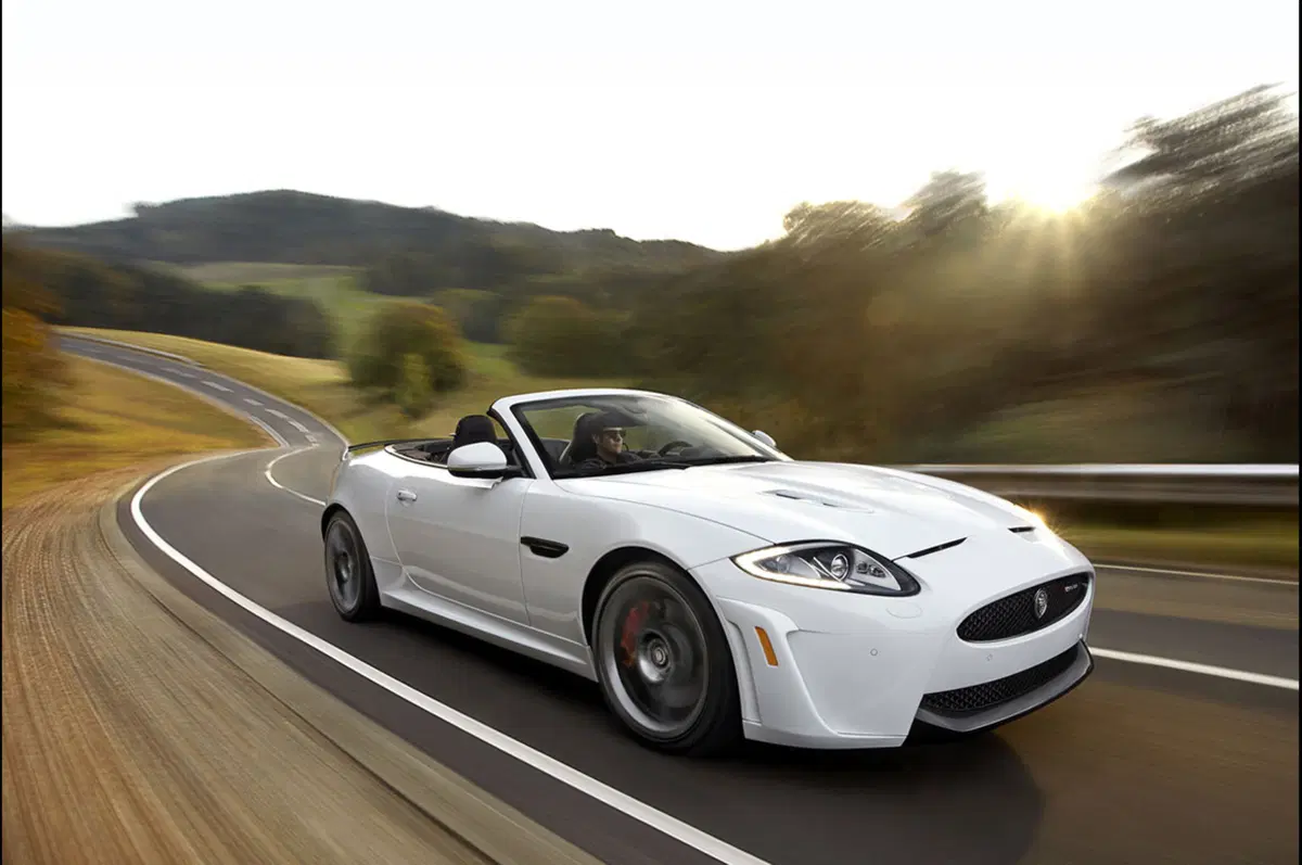 Jaguar XKR-S Convertible: prime immagini ufficiali
