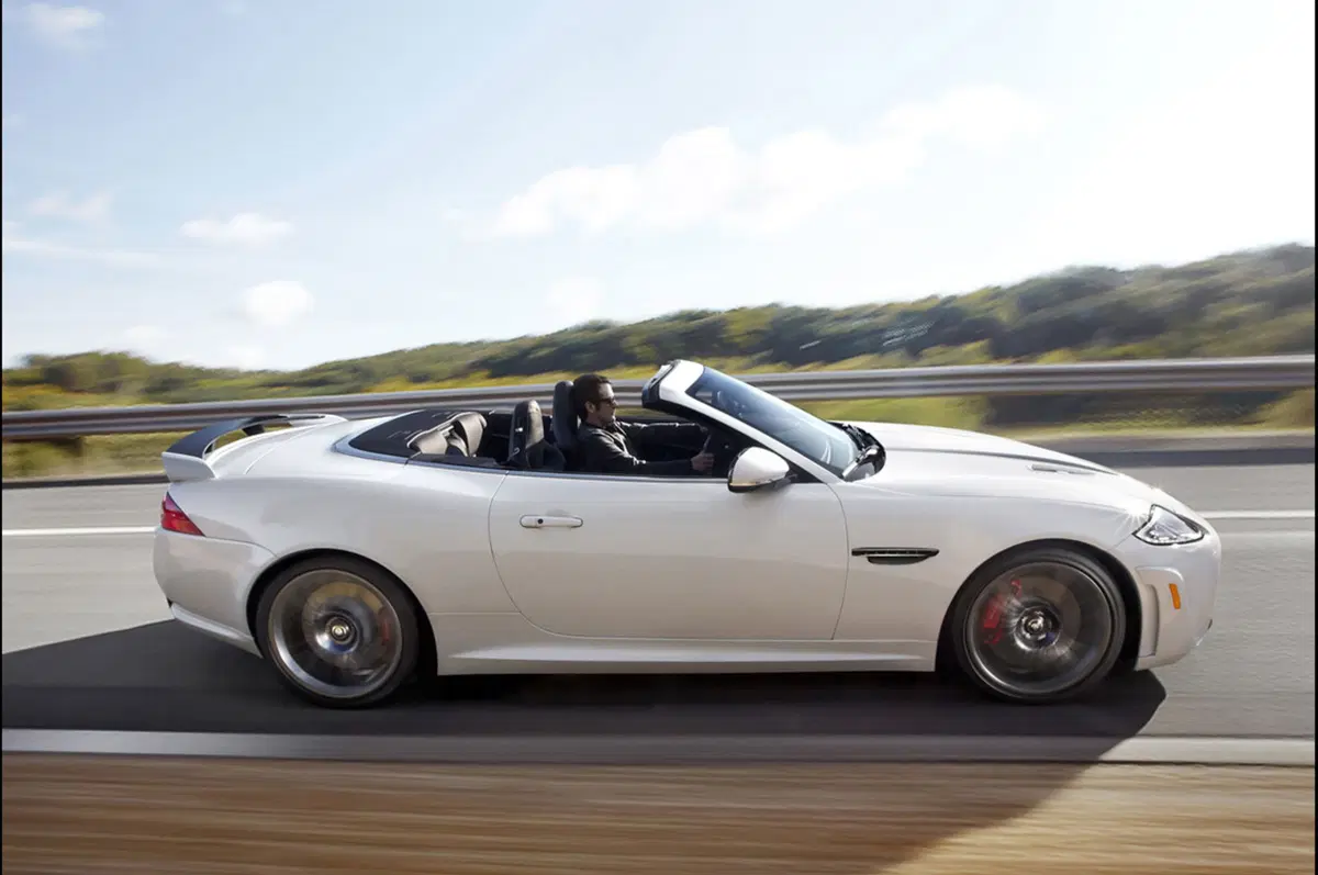 Jaguar XKR-S Convertible: prime immagini ufficiali (2)
