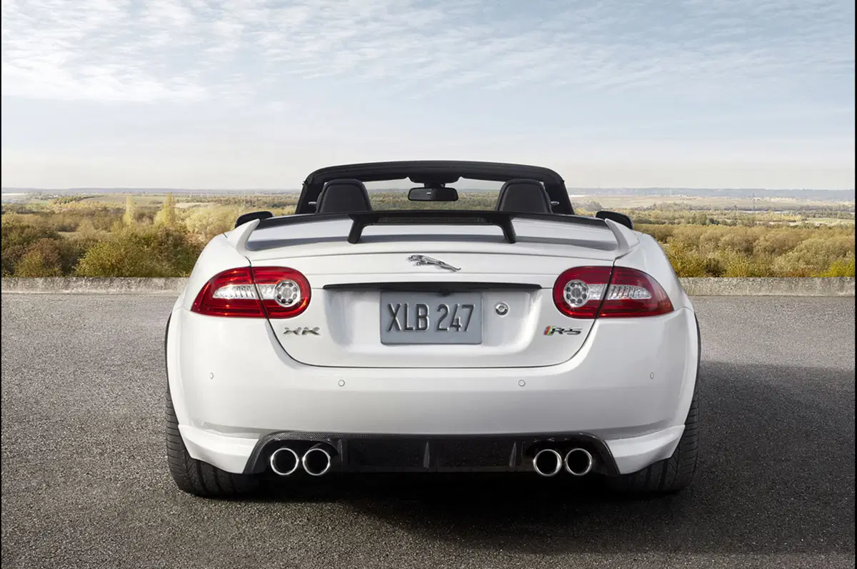 Jaguar XKR-S Convertible: prime immagini ufficiali (6)
