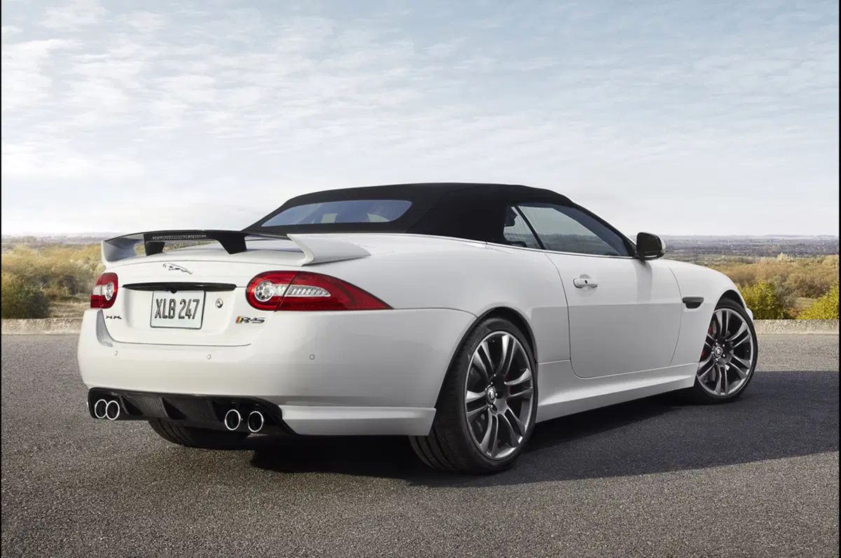 Jaguar XKR-S Convertible: prime immagini ufficiali (7)