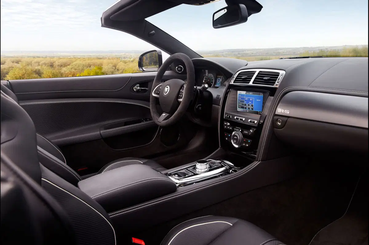Jaguar XKR-S Convertible: prime immagini ufficiali (8)