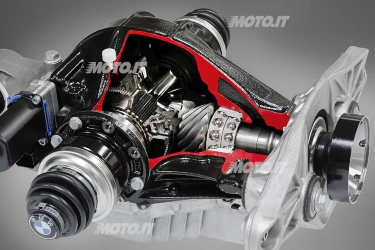 BMW M5 F10: uno sguardo sotto al vestito (18)