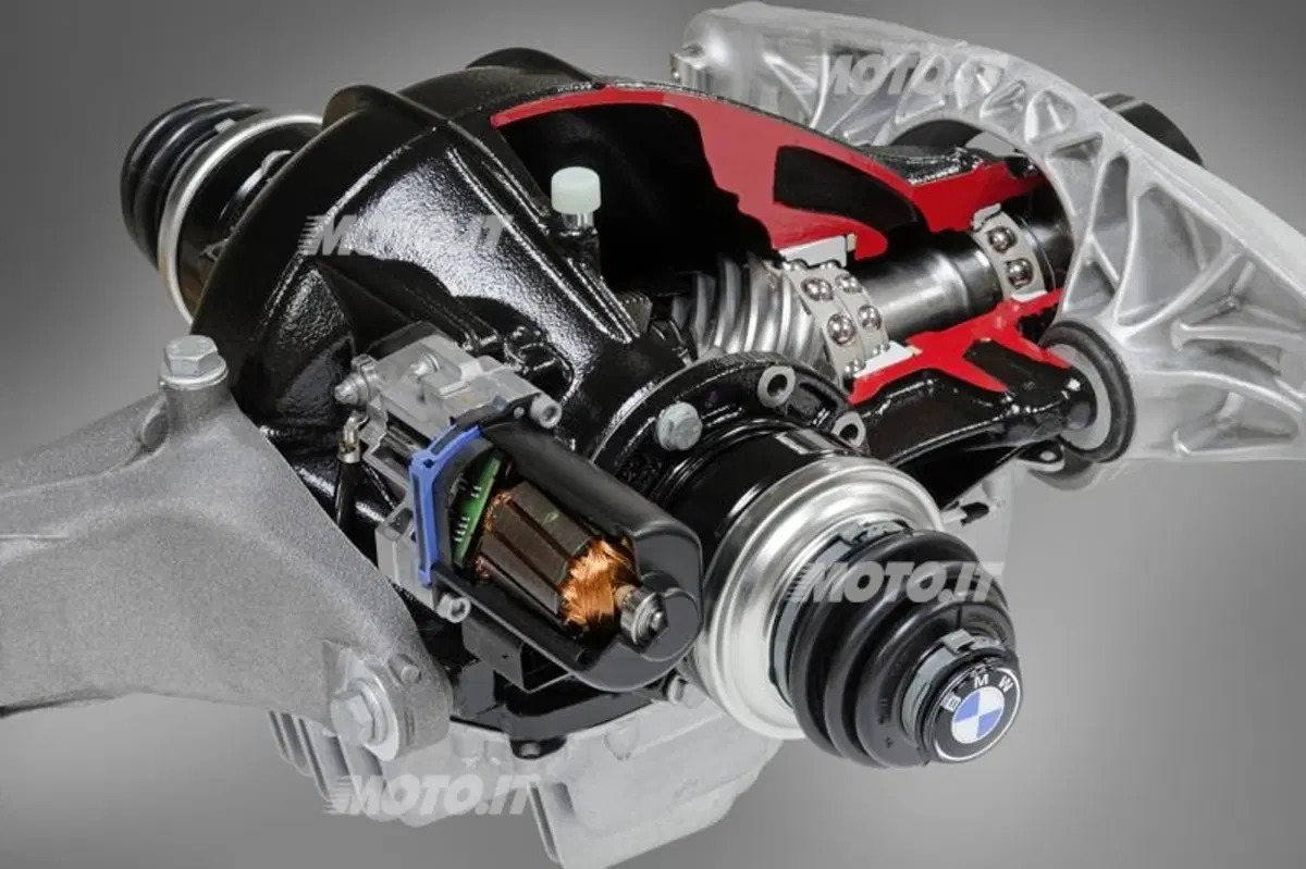 BMW M5 F10: uno sguardo sotto al vestito (19)