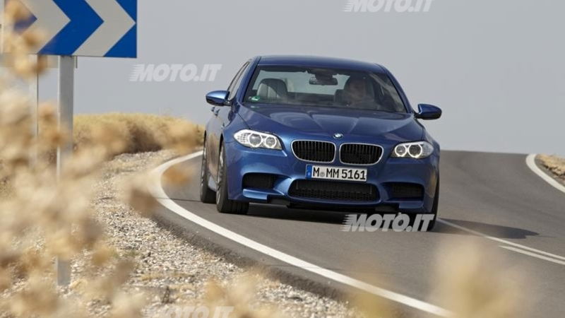 BMW M5 F10: cosa c&#039;&egrave; sotto al vestito - Video