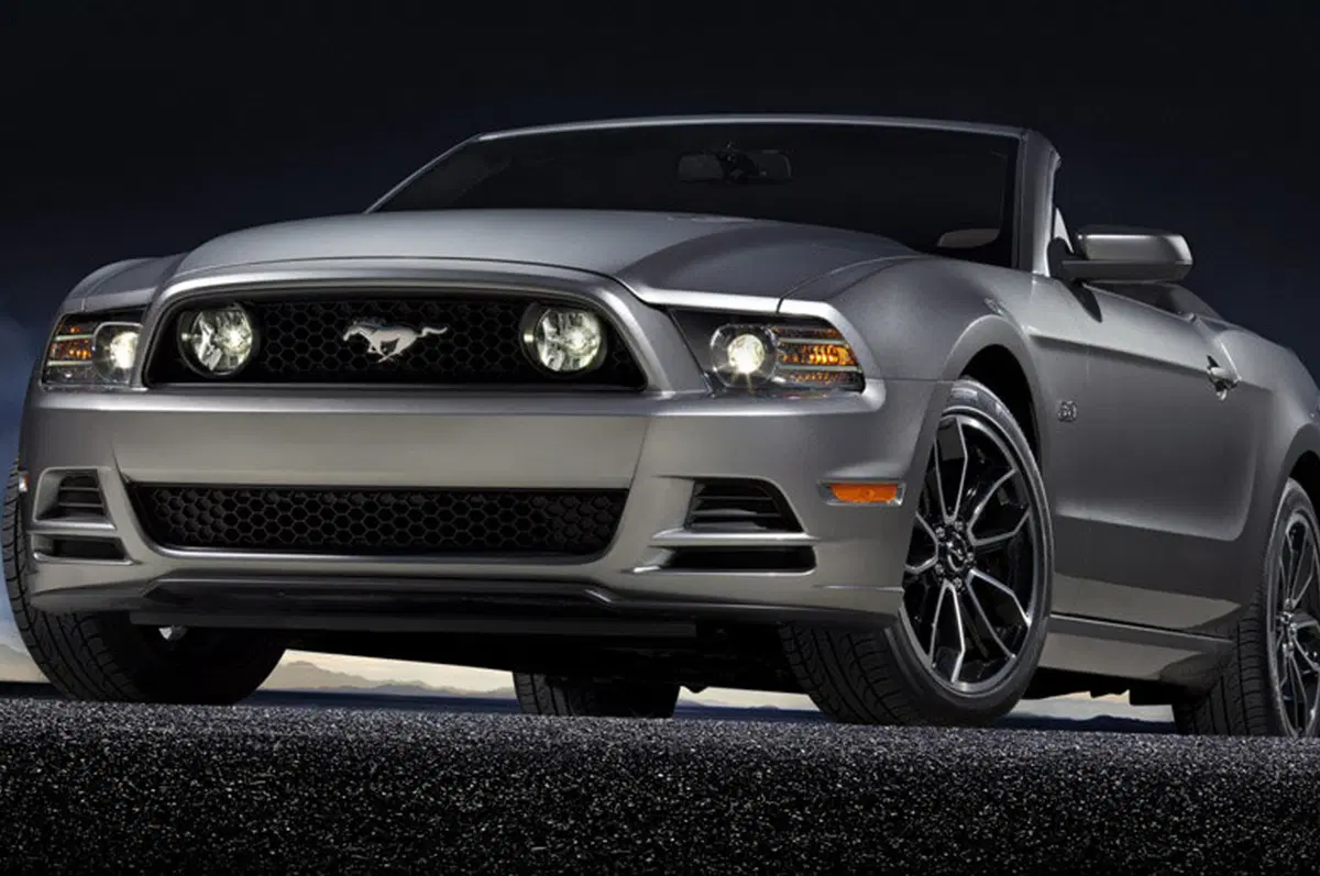 Ford Mustang M.Y. 2013 (3)