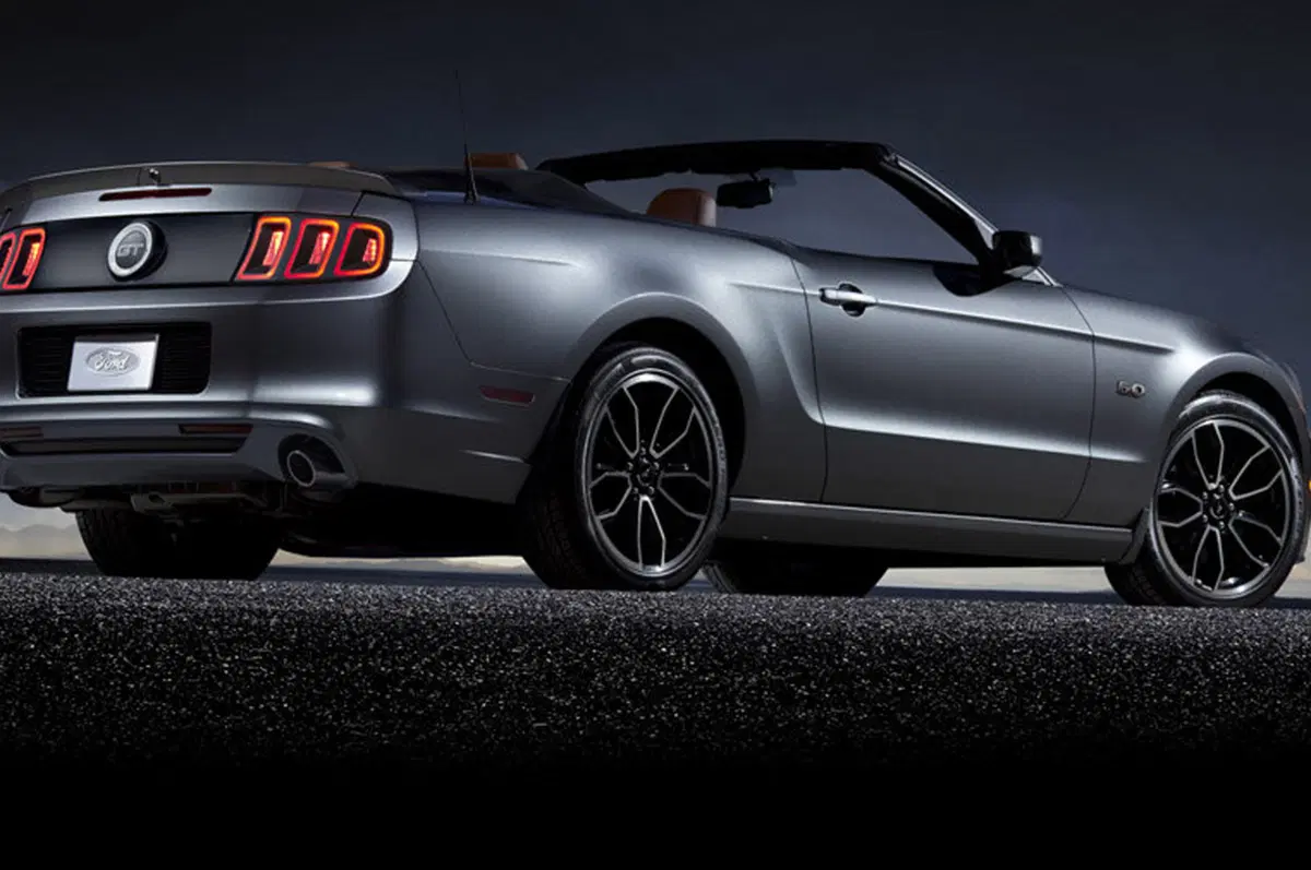 Ford Mustang M.Y. 2013 (4)