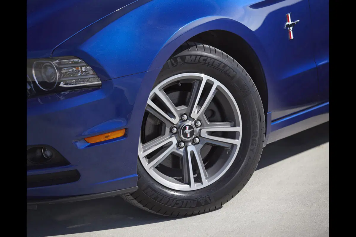 Ford Mustang M.Y. 2013 (10)