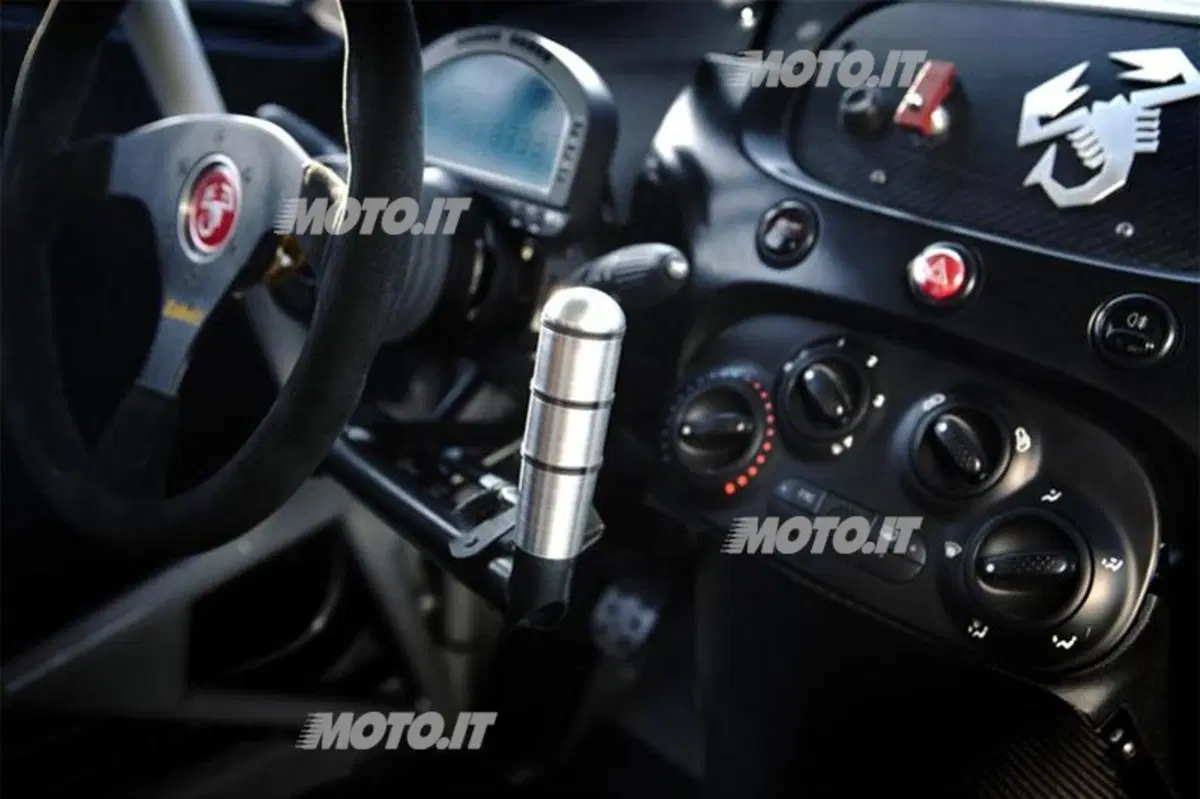 Abarth 695 "Assetto Corse" (2)